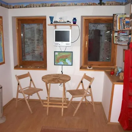 アパート Apartman 7