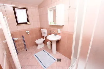 アパート Apartman 7 *