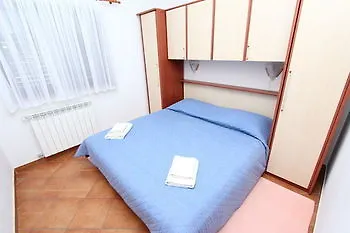 Apartman 7 アパート *