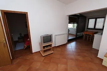Apartman 7 * ロヴィニ